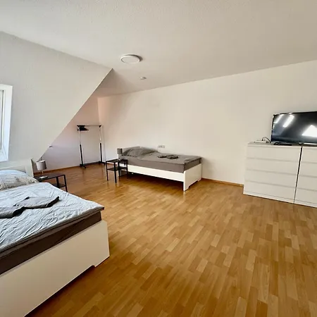 Apartment Monteurwohnung, 7 Einzelbetten, Kueche, Parkplatz, Naehe Heilbronn I Hyra Living I Gem01 Gemmingen